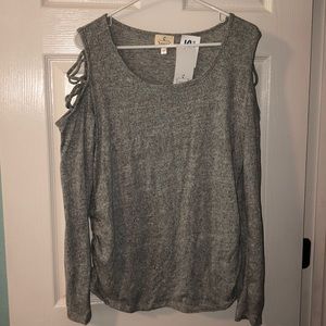 NWT Gray Ember cold shoulder long sleeve blouse